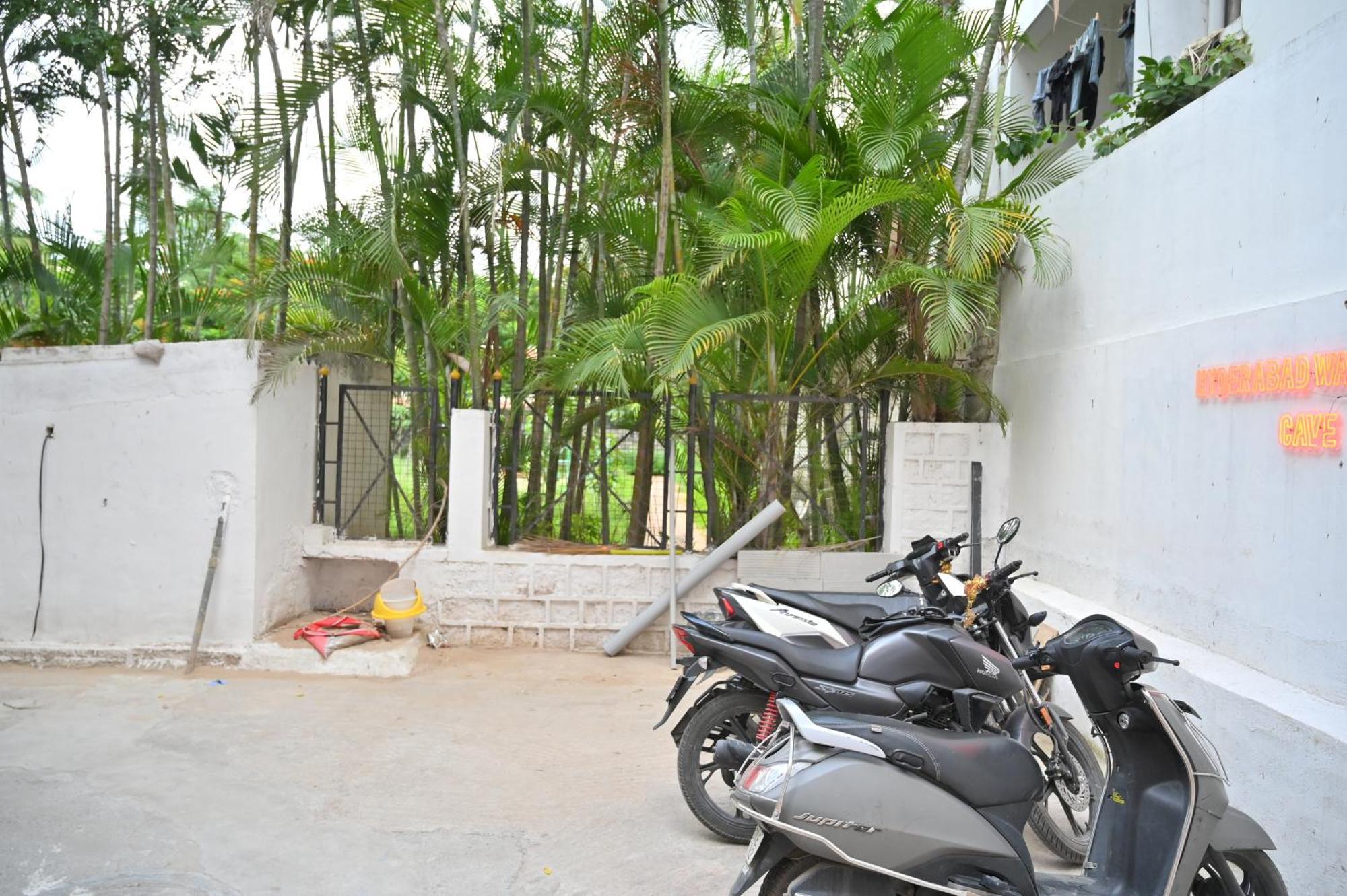 Hyderabad Wanderers Cave Hotell Eksteriør bilde